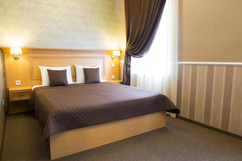 Dvoryanskiy Hotel Dnipro Room photo