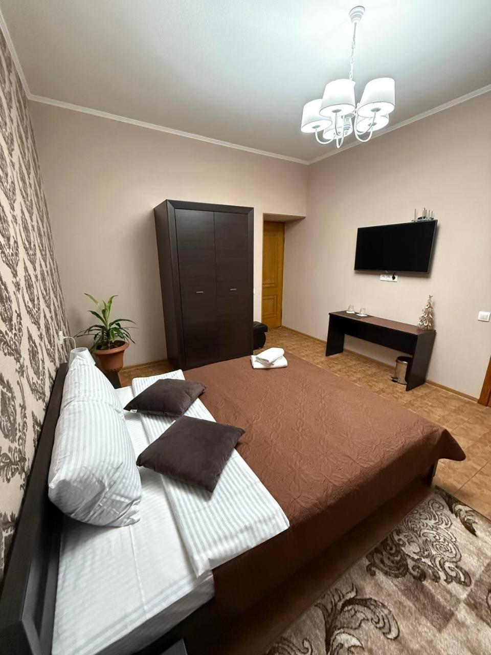 Dvoryanskiy Hotel Dnipro Exterior photo