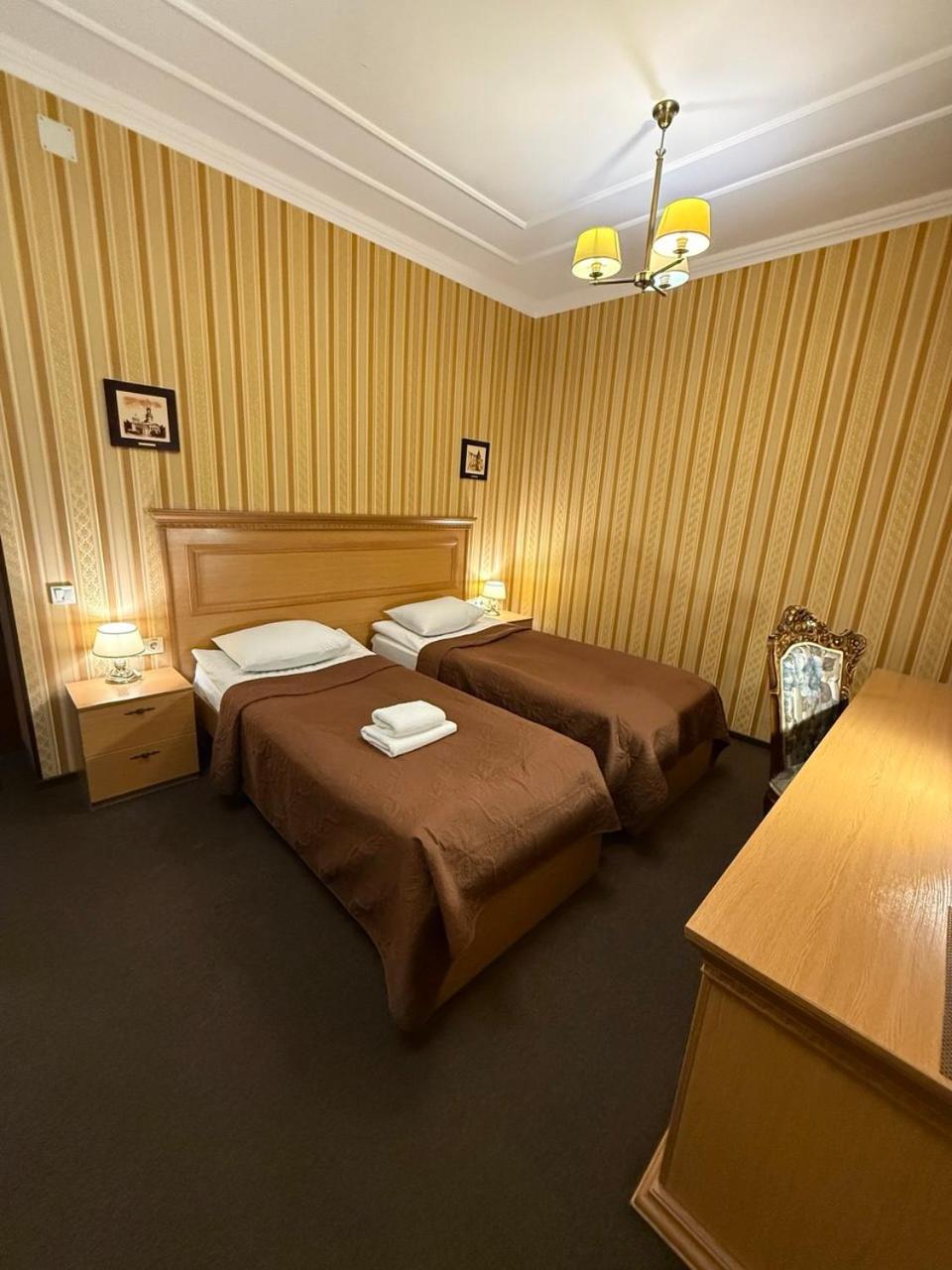 Dvoryanskiy Hotel Dnipro Exterior photo