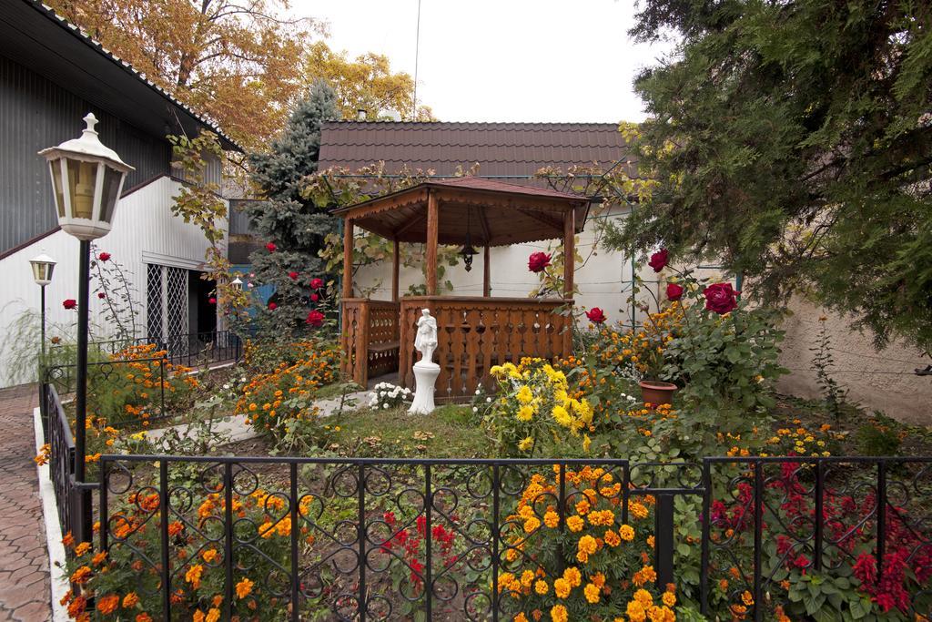 Dvoryanskiy Hotel Dnipro Exterior photo